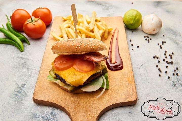 Meniu Bacon Cheesburger de la Nicole Catering