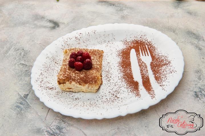 Tiramisu Fructe de Padure de la Nicole Catering