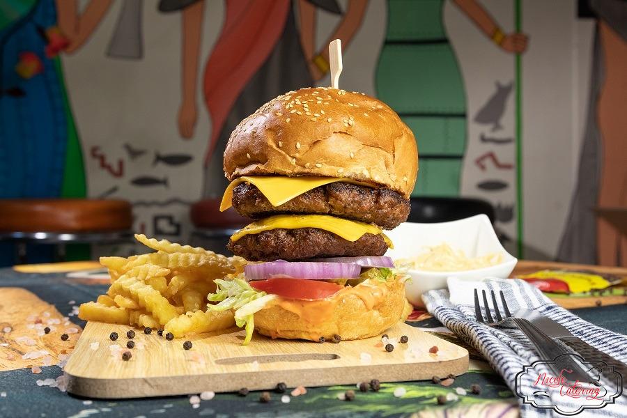 Meniu Dublu Cheesburger de la Nicole Catering